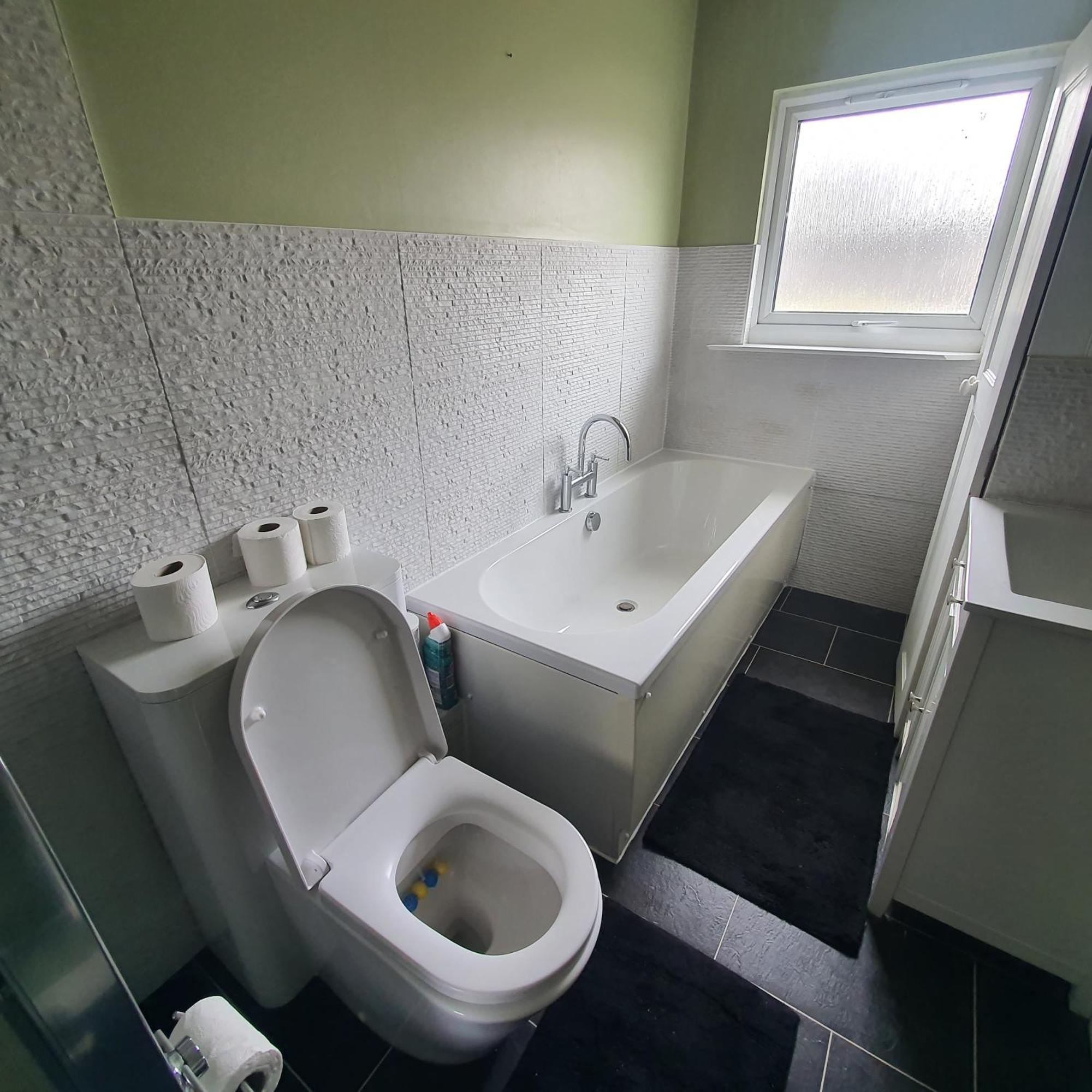 Beautiful And Cozy 2 Bedroom Apartment Біллерікі Екстер'єр фото
